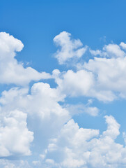 Fototapeta premium Serene Blue Skies with Fluffy White Clouds