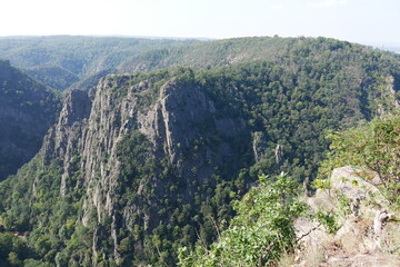 Blick ins Bodetal mit der Roßtrappe bei Thale im Harz