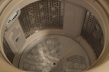 新しい洗濯機に買い替えた。洗濯槽の中。