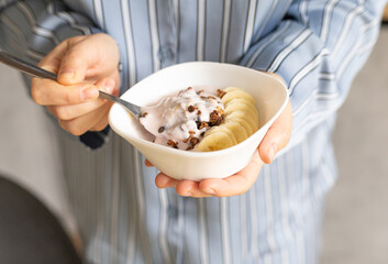 breakfast, female hands, plate with granola and bananas