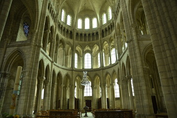 Colonnades gothiques de la cathédrale de Soissons. France