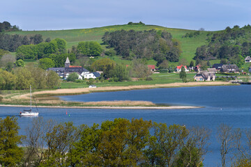 Dorf Groß Zicker auf Rügen am Bodden