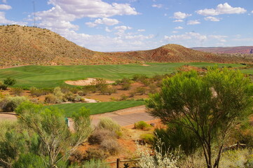 Naklejka premium Scenic view from hilltop of golf course, mountains, and clear blue sky in Utah