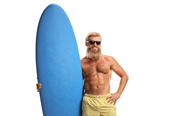 Bearded young man with a surfboard wearing sunglasses