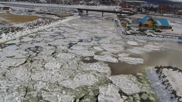 Winter beauty of the Matane River from a distinctive perspective.
