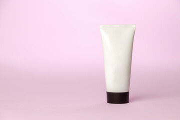 White sunscreen bottle on pink background. Product concept. Sunscreen concept. copy space.