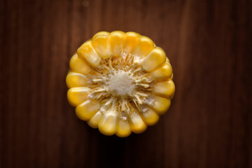 Overhead shot of a fresh corn cob on a wooden table