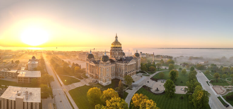 Des Moines, Iowa, USA with the Capitol Building