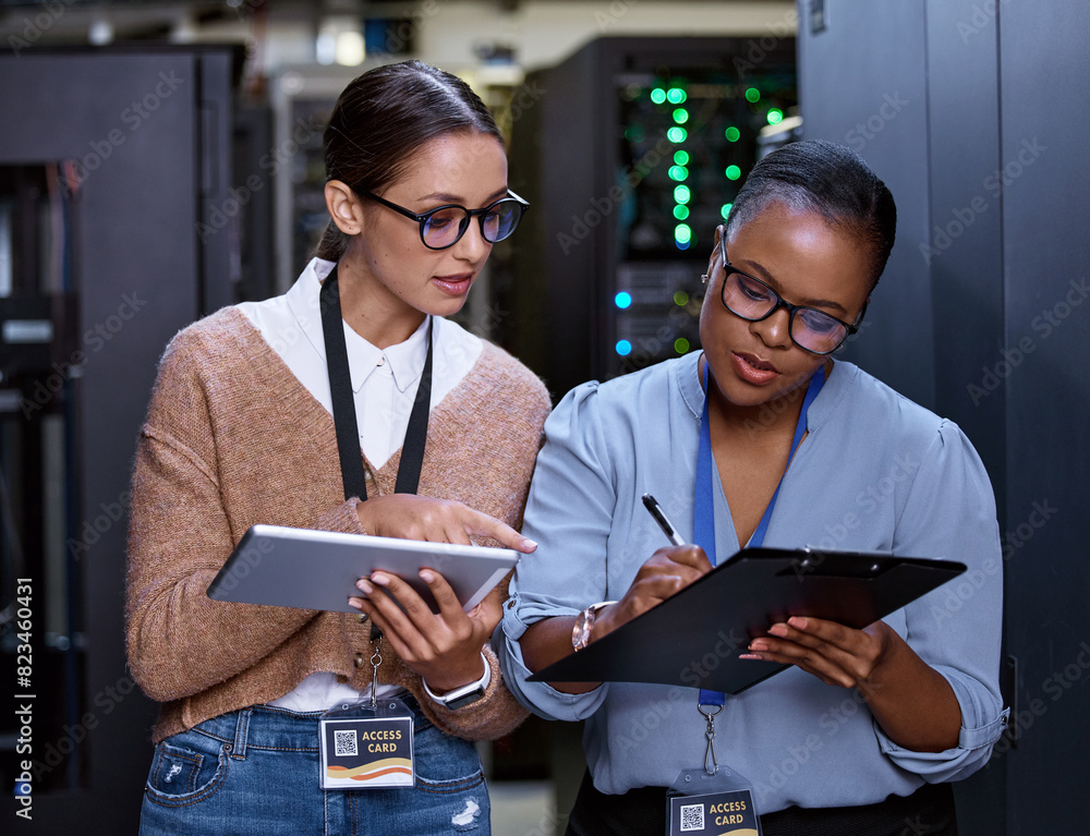 Fototapete Server, inspection and people in maintenance with technician to report glitch to IT engineering. Datacenter, programmer and engineer with tablet problem solving to fix technology in conversation