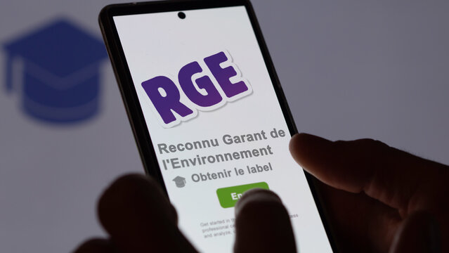 RGE certification assistance program "Reconnu garant de l'environnement" a entrepreneur enrolls in a learning plan.