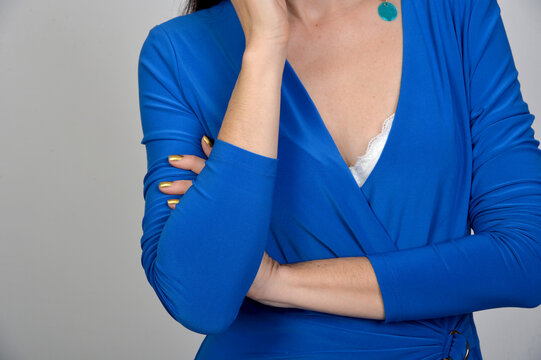 frau, k&ouml;rper, rot, hand, sch&ouml;nheit, gestalten, person, sport, fitnes, leute, bekleidung, back, blau, aufgaben, gesundheit, pein, schwangerschaftm decoltee, decolette