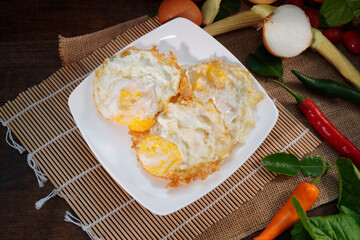 Fried eggs, crispy fried Thai food