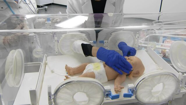 A newborn mannequin for training