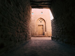 Obraz premium narrow alley in the town