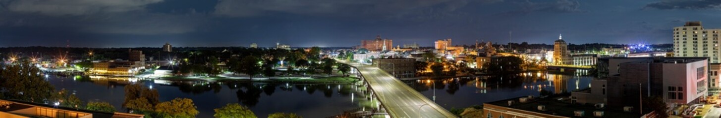 Fototapeta premium Night Time Cityscape Panorama