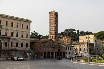 Obraz premium a historic tower in rome italy