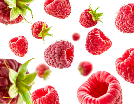 herabfallende Himbeeren isoliert auf wei&szlig;en Hintergrund, Freisteller 