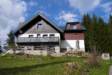 Obraz premium Spindleruv Mlyn, Czech Republic - April 27, 2024 - Architecture of Spindleruv Mlyn at the beginning of spring. Mountain town near Hradec Kralove