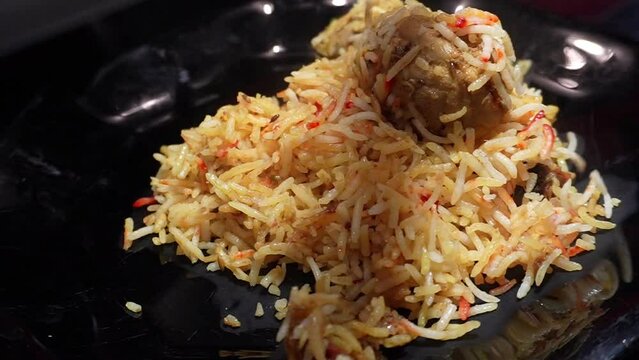 indian and pakistani most popular recipe of rice , Chicken biryani 