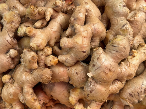 A pile of dried ginger roots