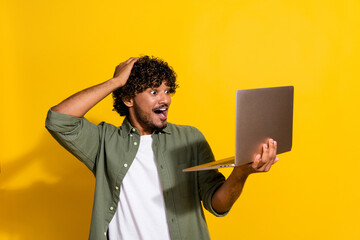 Photo portrait of young indian guy curly haired lucky winning competition businessman in khaki...