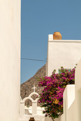 white house in oia city
