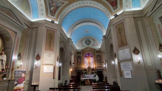 Nemi - Interno del Santuario del Crocifisso