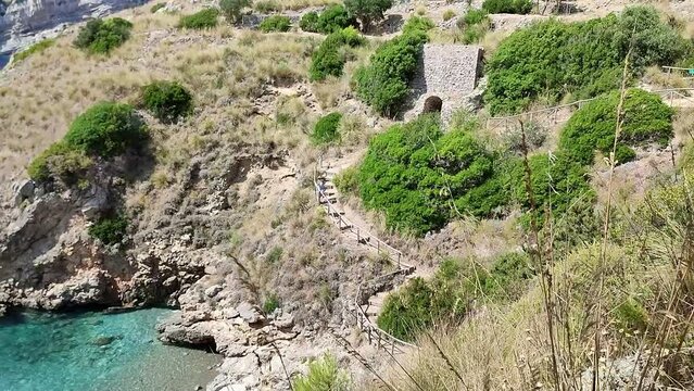 Ieranto - Scorcio del sentiero di accesso alla spiaggia