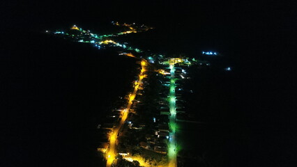 Povoado brasileiro, visto a noite