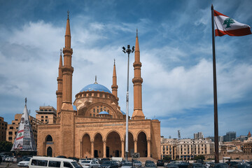 Fototapeta premium Mohammad Al-Amin Mosque also referred to as the Blue Mosque, is a Sunni Muslim mosque located in downtown Beirut, Lebanon