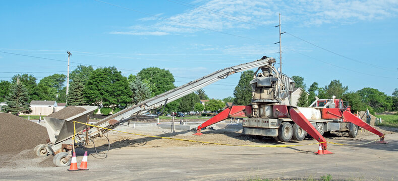 Stone Slinger Conveyer Truck delivering Construction Aggregate