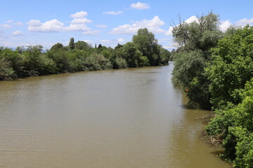 La rivière l'Orb, ville de Béziers, département de l'Hérault, France