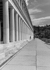 Greek columns and workers