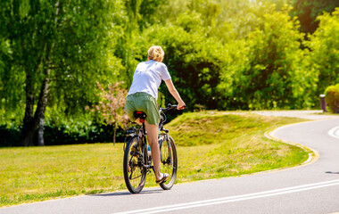 Naklejka premium Cyclist ride on the bike path in the city Park 