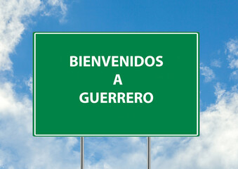 Siguiente salida Bienvenidos a guerrero una señal verde sobre fondo de cielo azul. Colección de señales de tráfico conceptuales