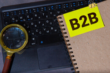 There is sticky note with the word B2B. It is as an eye-catching image.