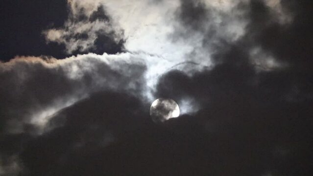 NORMAL SPEED VIDEO OF DRAMATIC NIGHT SKY WITH FULL MOON AMONG THE DARK CLOUDS