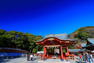 境内の舞殿。 Mai-den (dance hall) in the precincts of the temple....