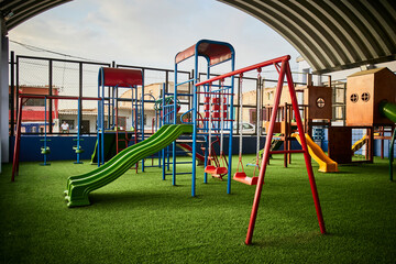 Fototapeta premium Parque con juegos para niños de colores