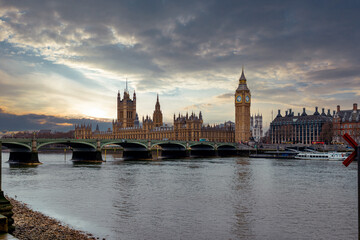 Fototapeta premium London cityscape with Houses of Parliament and Big Ben tower at sunset, UK