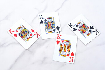 トランプのカード（4枚のキングのカード）
