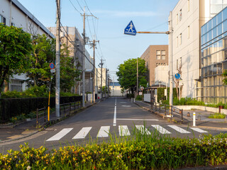 早朝の八尾市の街並み