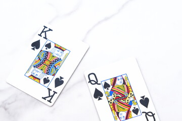 トランプのカード（キングとクイーンのカード）
