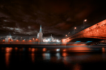 Obraz premium Beautiful city landscape at night. The Moscow River and Kremlin buildings.
