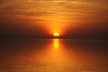 Obraz premium Beautiful sunset above a lake in Hungary Balaton 