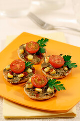 Blinis with guacamole.