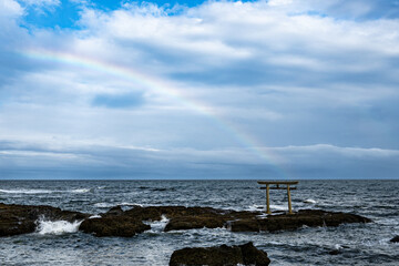 海辺の鳥居