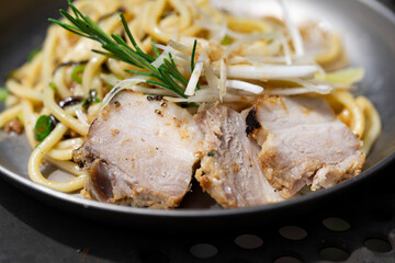 チャーシューと塩焼きそば