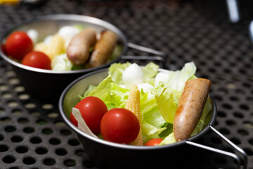 山やキャンプで食べるアウトドアごはん・山ごはん【カップサラダ】
