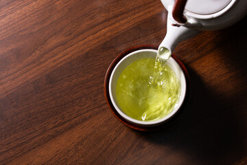 緑茶を注ぐ